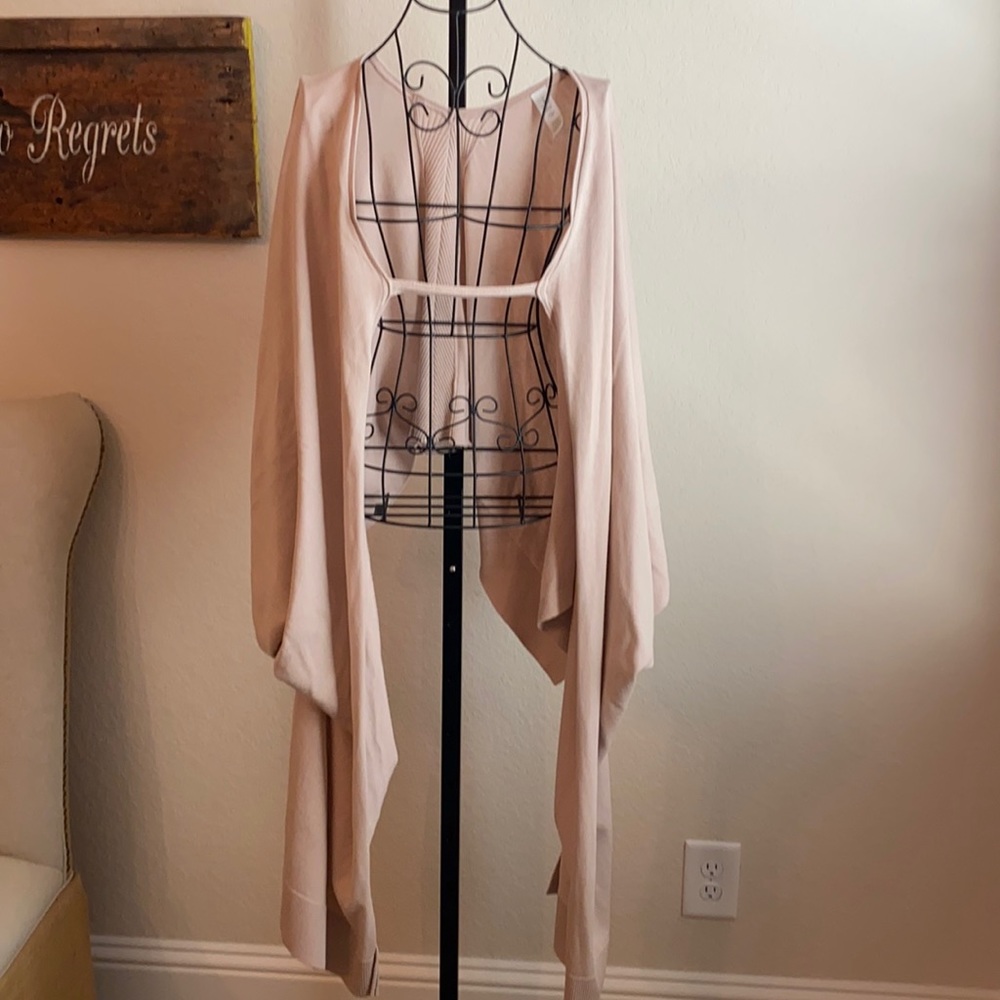 Lululemon light pink shawl size 6